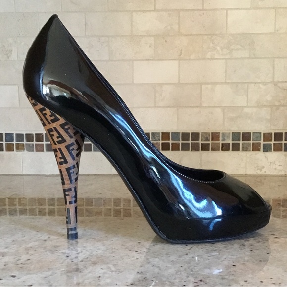 Authentic Fendi Black Patent Leather Spuntata Vernice Peep Toe Platform Pumps - Picture 2 of 15